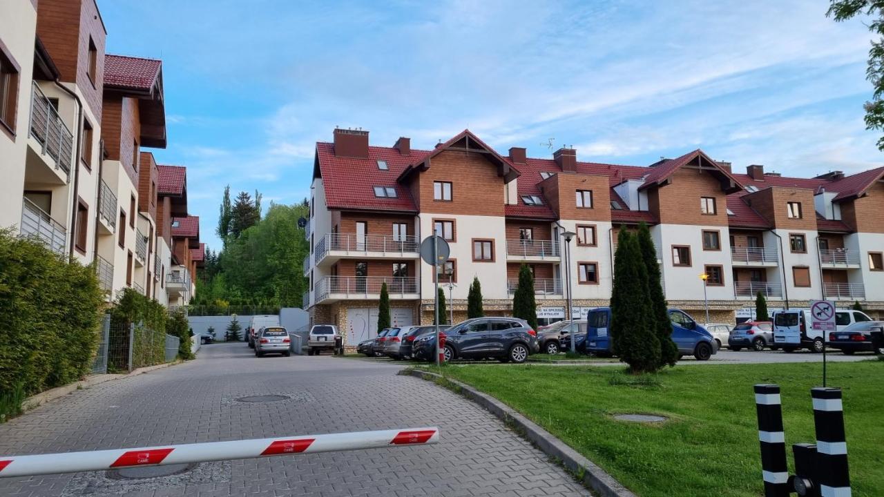 Two Garden Apartment, Apartament Z Dwoma Tarasami I Ogrodkami ポラニツァ・ズドゥルイ エクステリア 写真